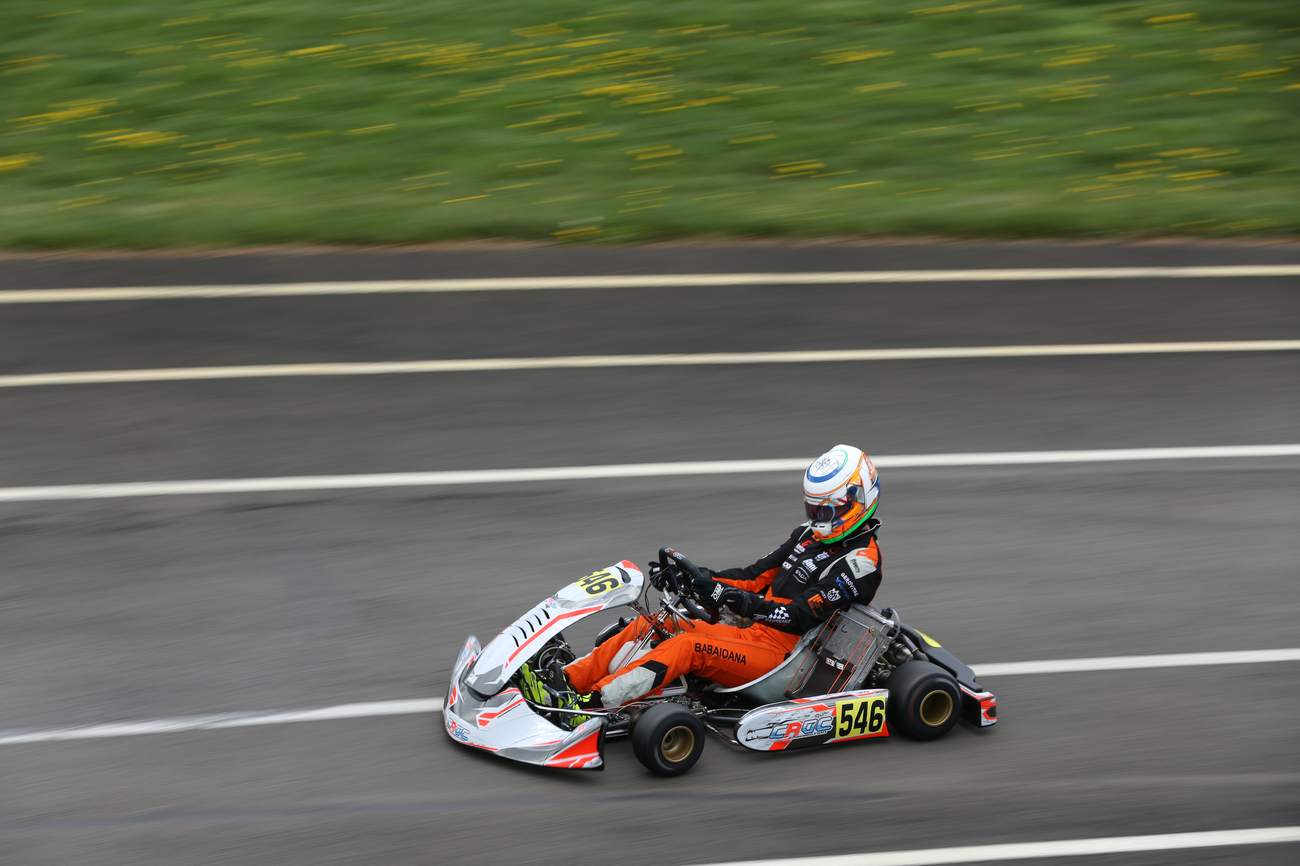 Darius Babaioana pilotand in KZ2, kart portocaliu